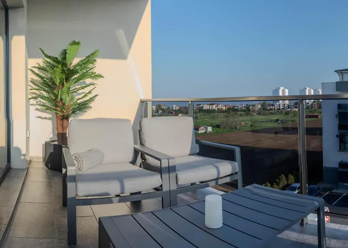 White אפורי נורד